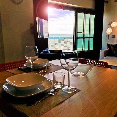 Modern & Bright Flat - 2 Min From The Sea Apartment Savona Bagian luar foto