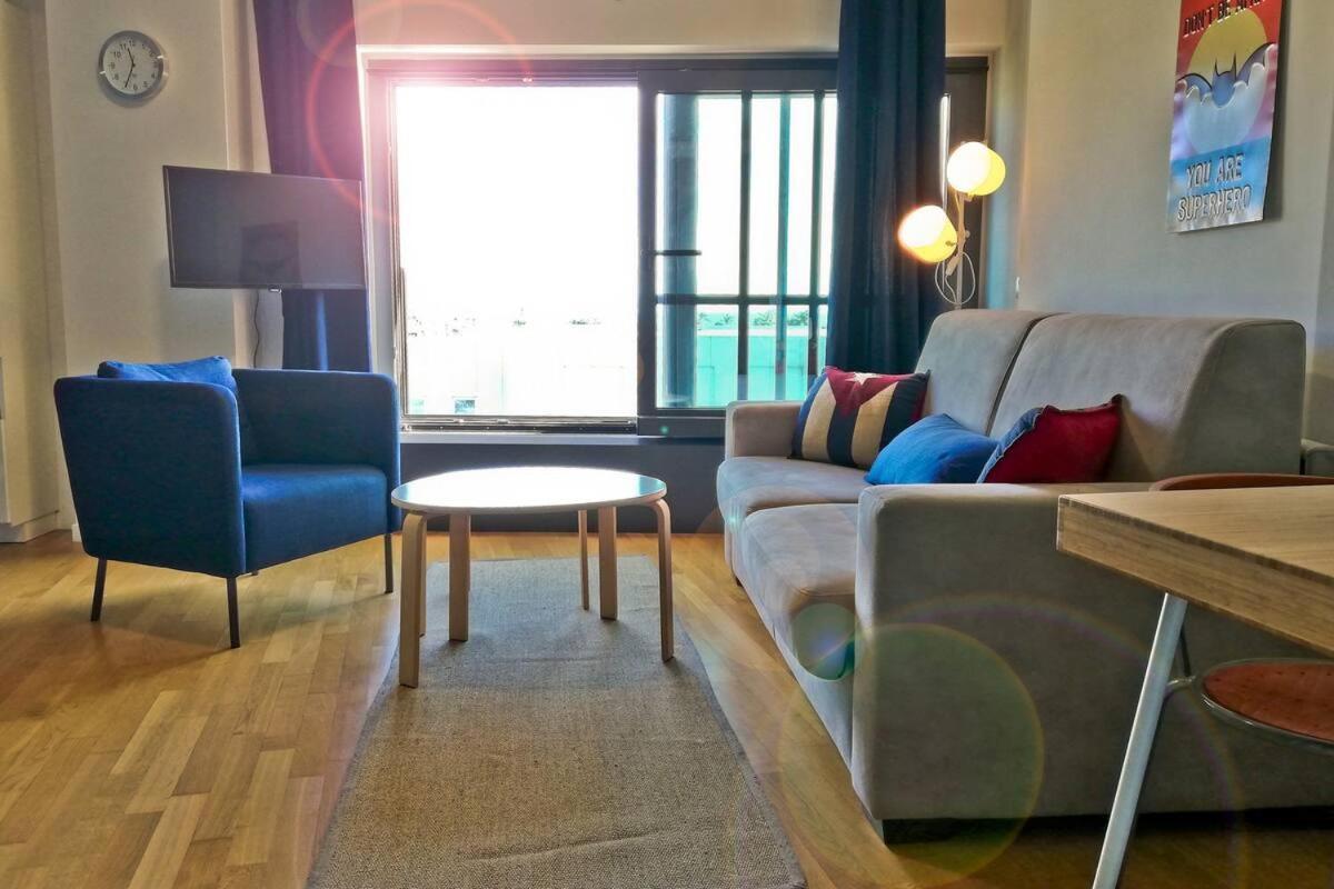 Modern & Bright Flat - 2 Min From The Sea Apartment Savona Bagian luar foto