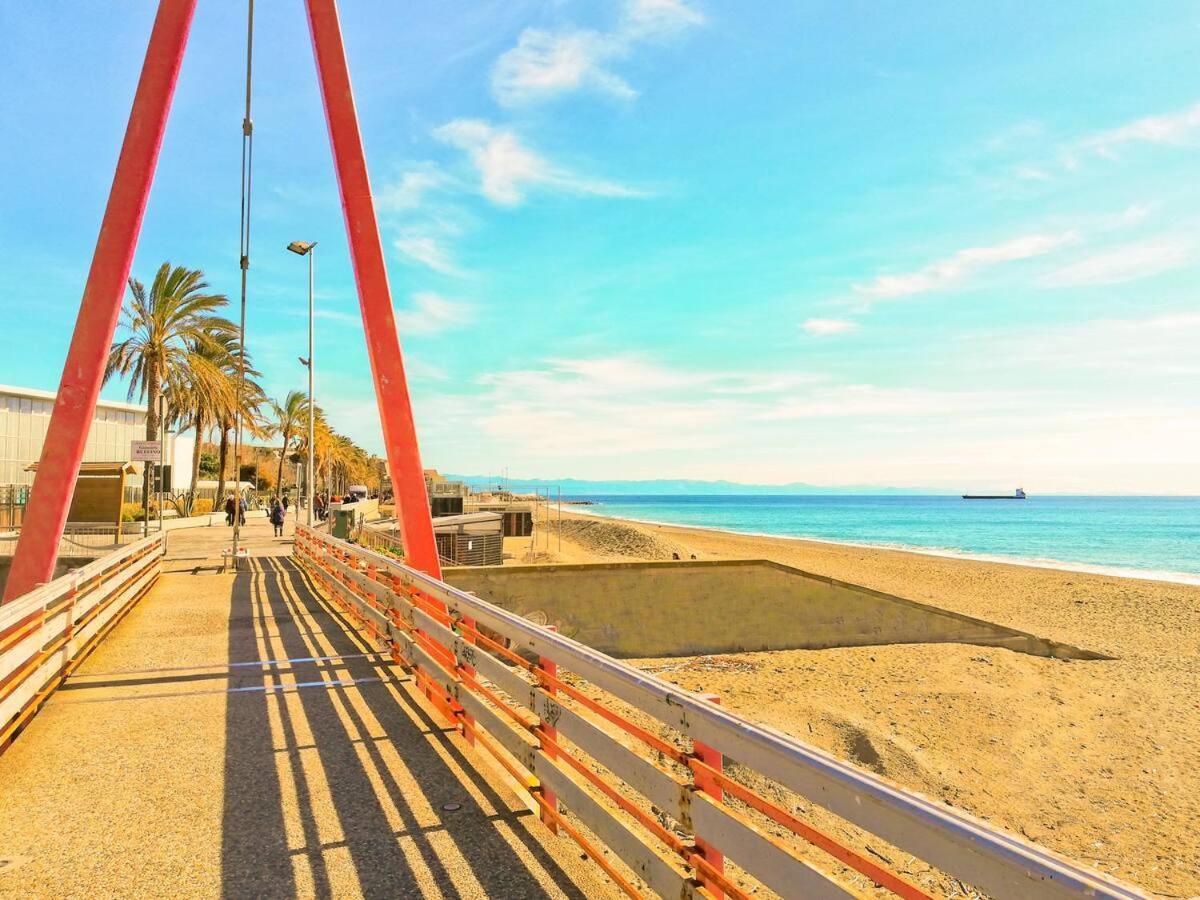 Modern & Bright Flat - 2 Min From The Sea Apartment Savona Bagian luar foto