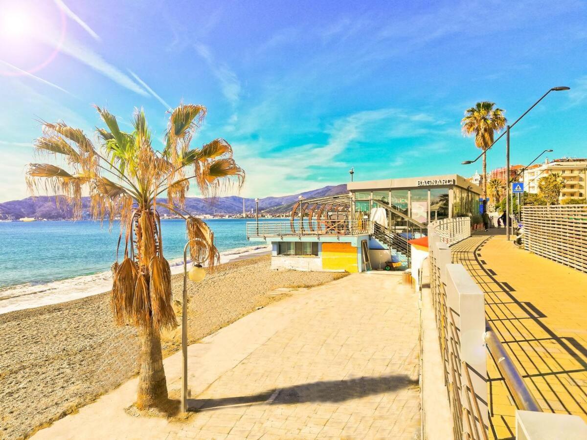 Modern & Bright Flat - 2 Min From The Sea Apartment Savona Bagian luar foto