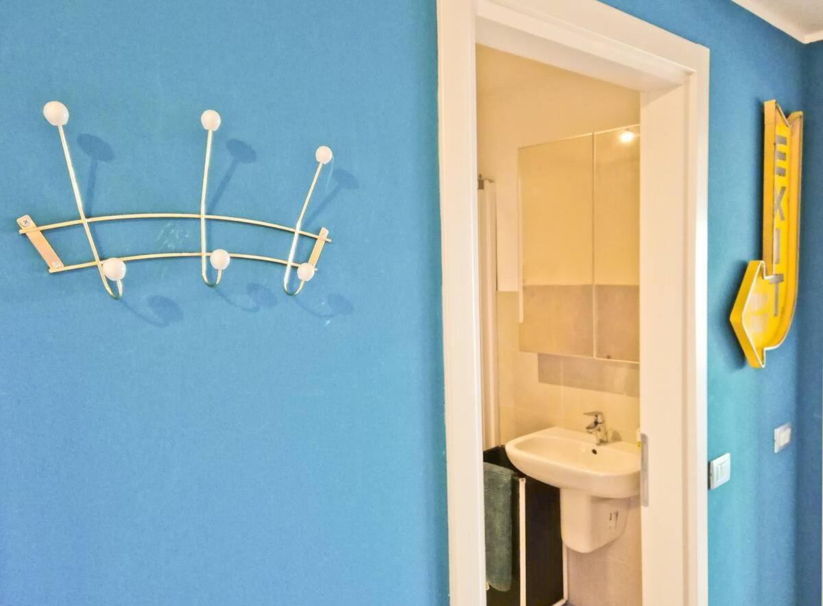 Modern & Bright Flat - 2 Min From The Sea Apartment Savona Bagian luar foto