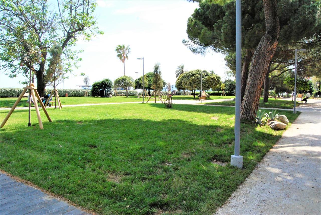 Modern & Bright Flat - 2 Min From The Sea Apartment Savona Bagian luar foto
