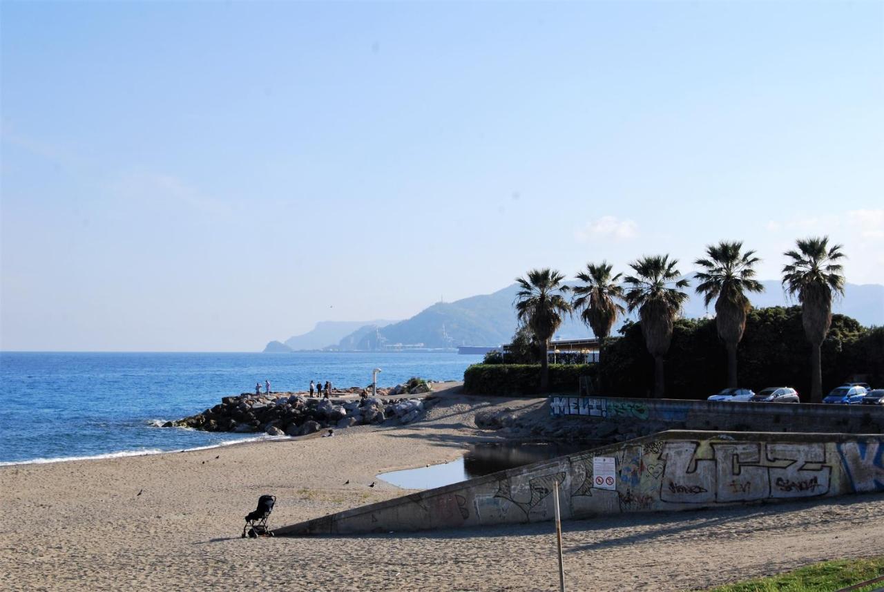 Modern & Bright Flat - 2 Min From The Sea Apartment Savona Bagian luar foto