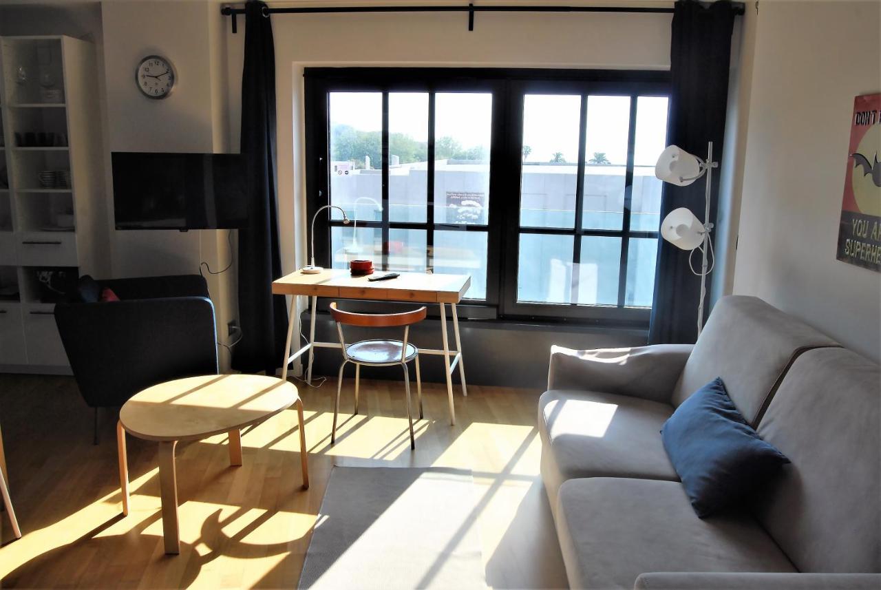 Modern & Bright Flat - 2 Min From The Sea Apartment Savona Bagian luar foto