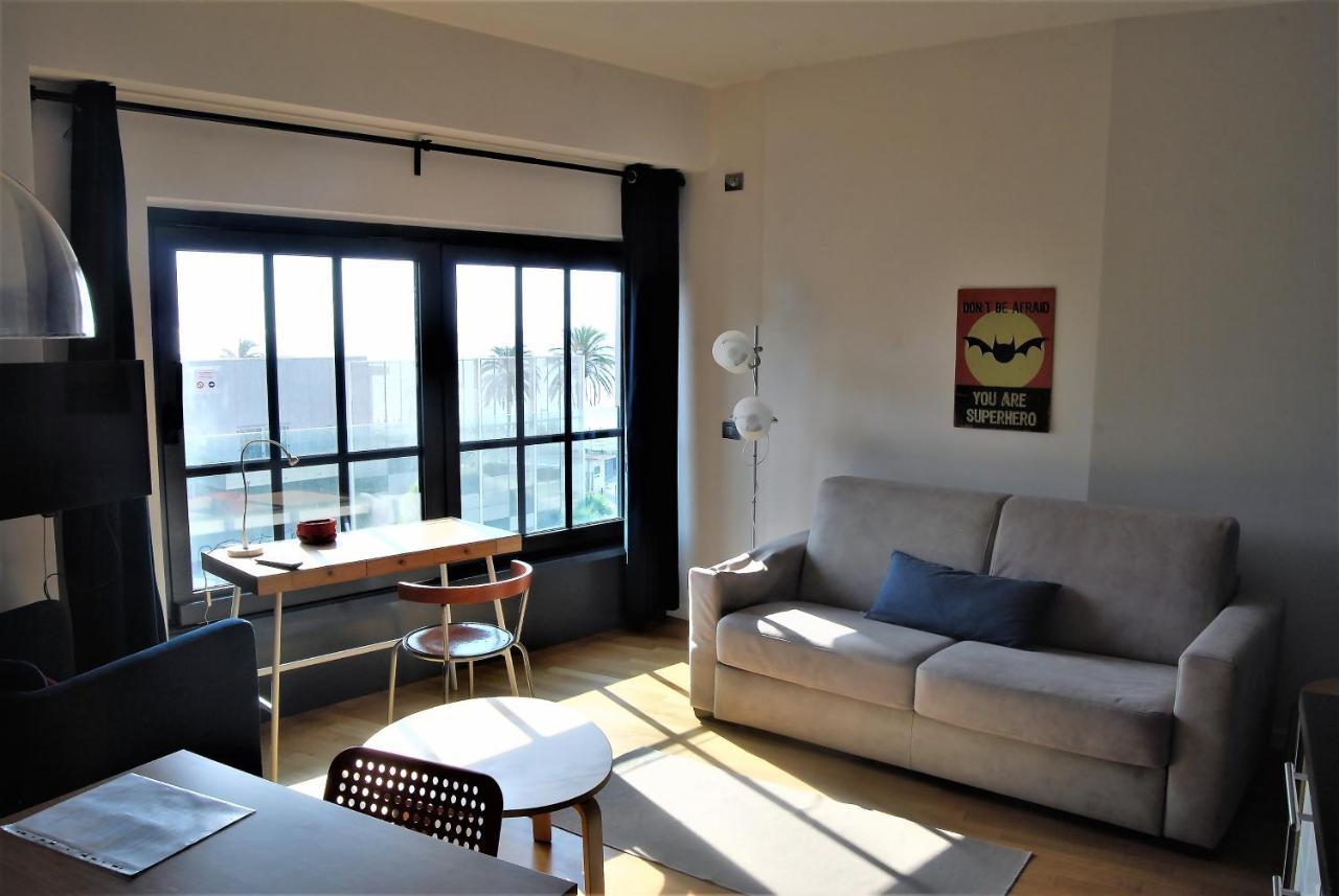 Modern & Bright Flat - 2 Min From The Sea Apartment Savona Bagian luar foto