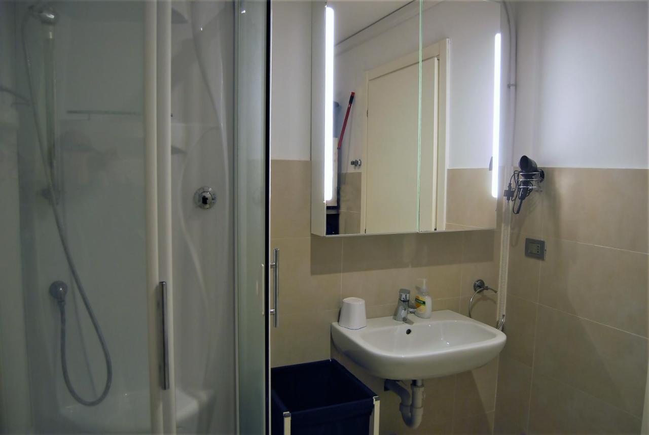 Modern & Bright Flat - 2 Min From The Sea Apartment Savona Bagian luar foto