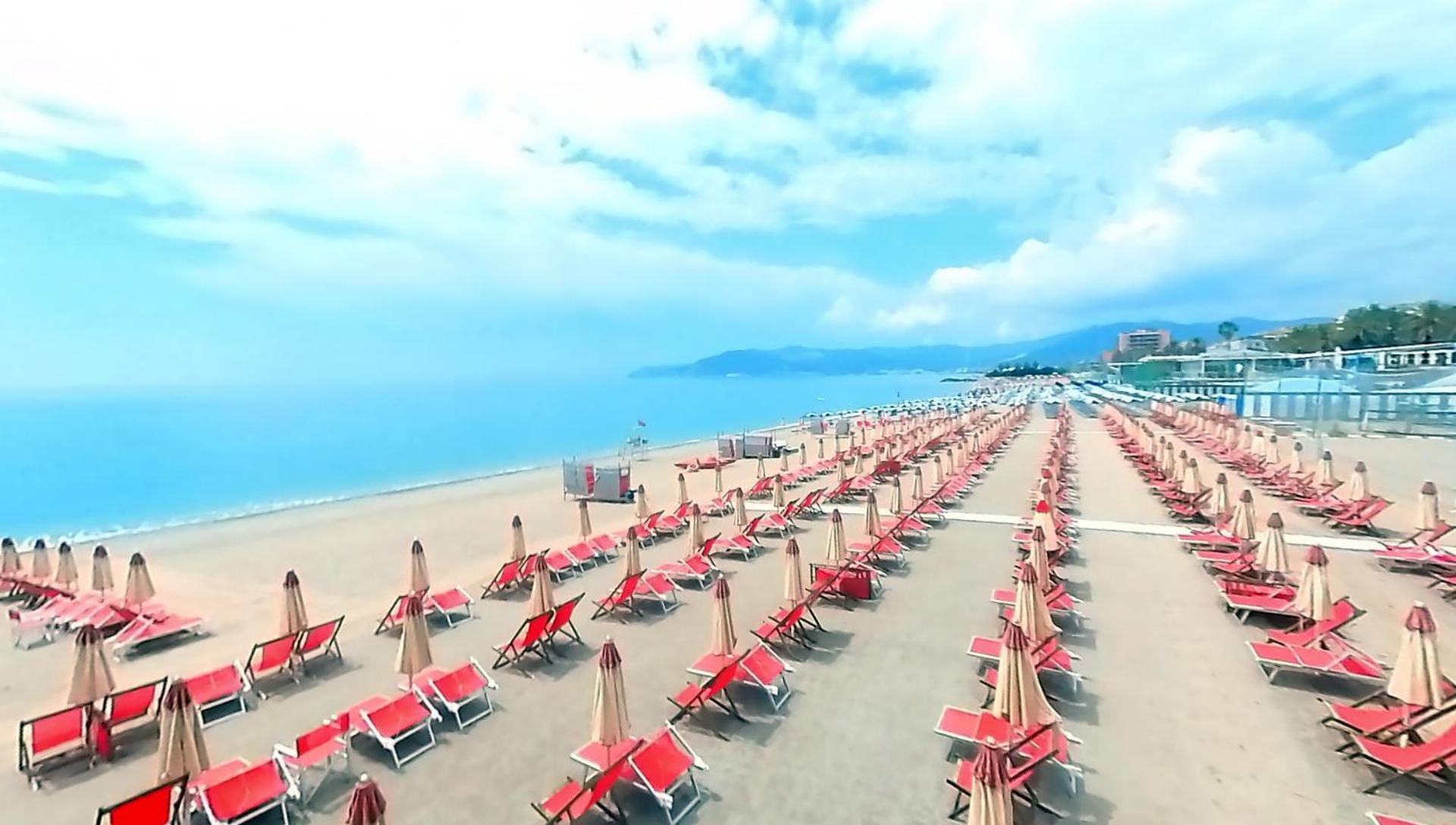 Modern & Bright Flat - 2 Min From The Sea Apartment Savona Bagian luar foto